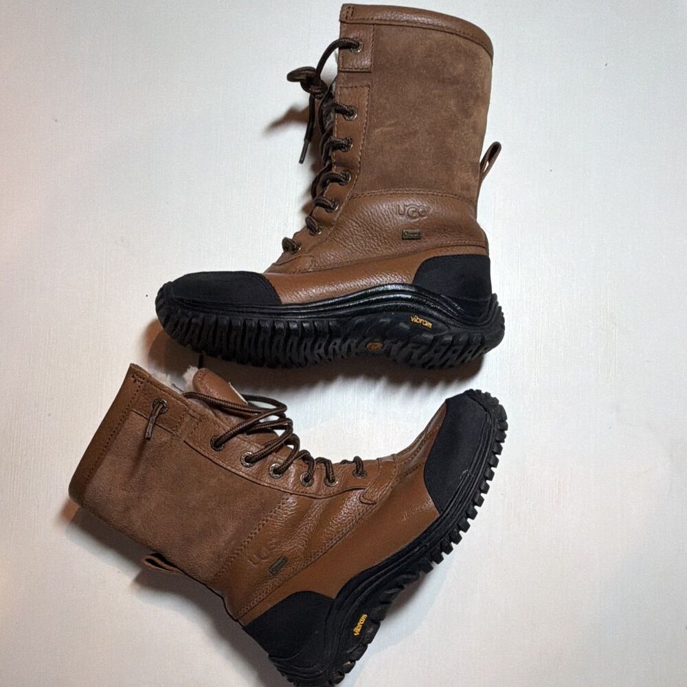 Excellent Condition Women’s UGG Adirondack I (5459) Waterproof Boots.